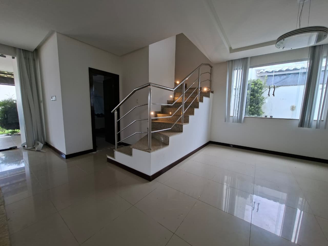 Casa de Alto Padrão no Condomínio Brisas do Leste – Maria Preta